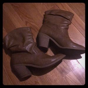 Selling these cowgirl looking booties!!
